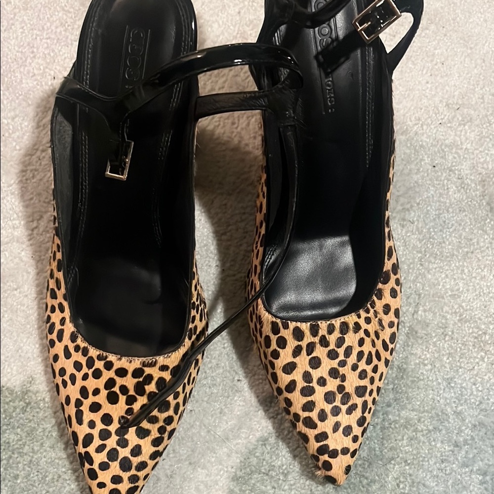 Chic Black and Tan Women's Shoes - Picture 2 of 5